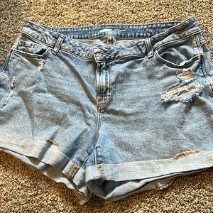 Old Navy distressed mid rise boyfriend short size 16